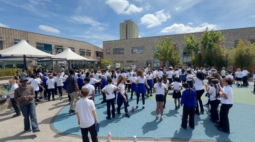 Hundreds of Young Dancers Learn the Streetz Fest Flashmob!